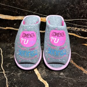PANTUFLA BARAK PUNTA ABIERTA COMIENZA TU DIA GRIS